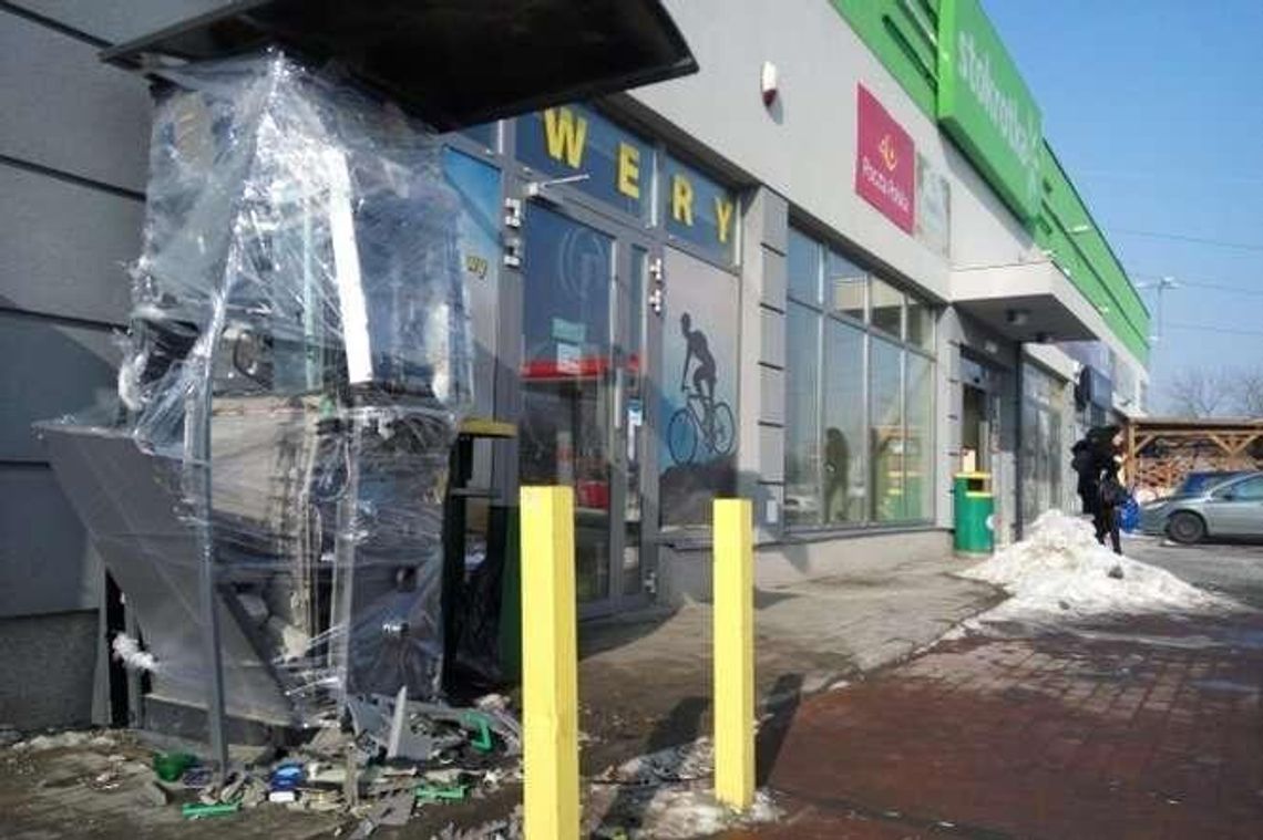 Wysadzili bankomat przy Stokrotce i zabrali pieniądze. Wpadli kiedy chcieli odjechać