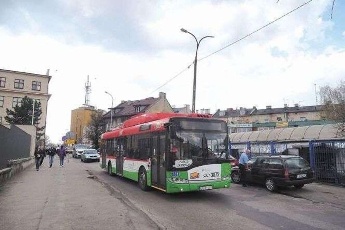 Wysiądziesz, zrobisz zakupy i zdążysz wsiąść do tego samego trolejbusu. Jak wyprostować linie?