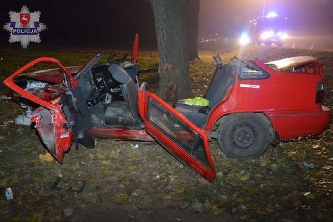 Wysokie: Kierowca nagle zjechał na lewy pas i wjechał w drzewo