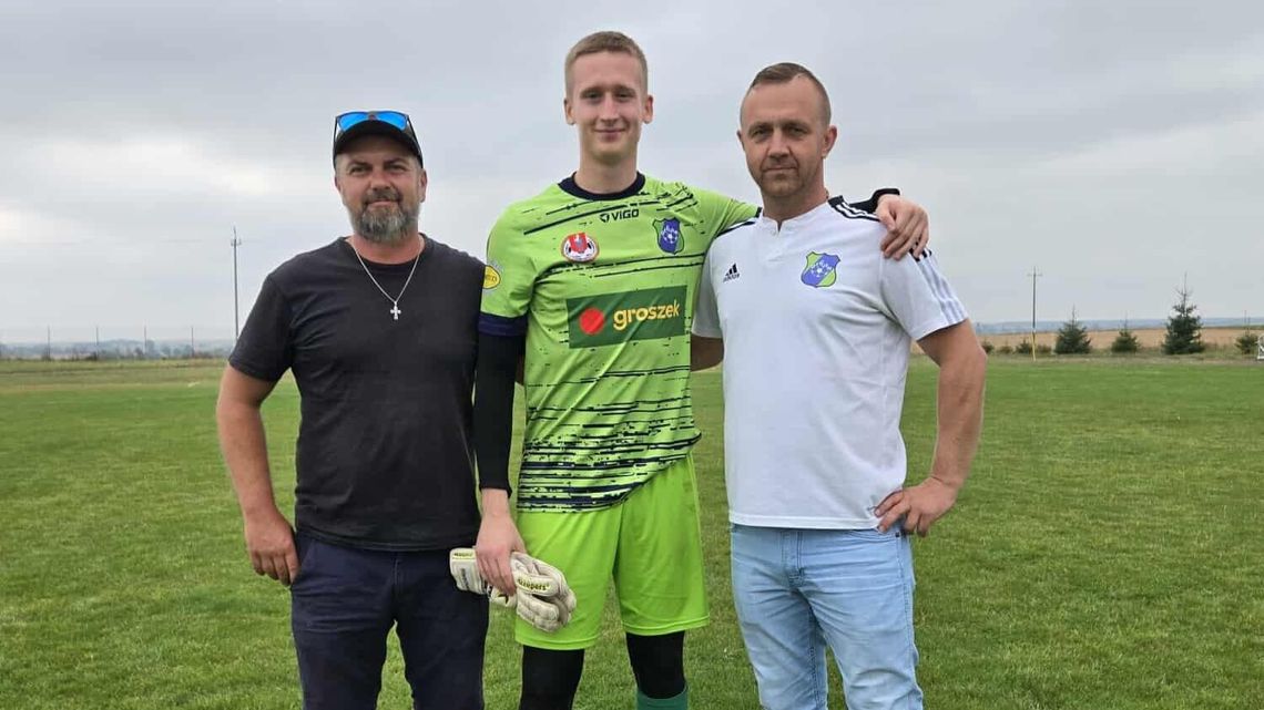 Wysokie wygrane faworytów i duża pucharowa niespodzianka w Bełżcu