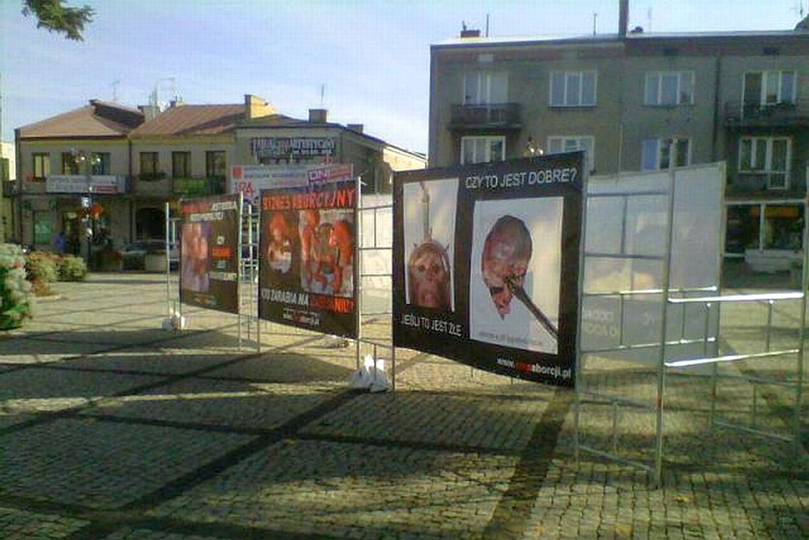 Wystawa antyaborcyjna w Kraśniku. Niektórzy krytykują