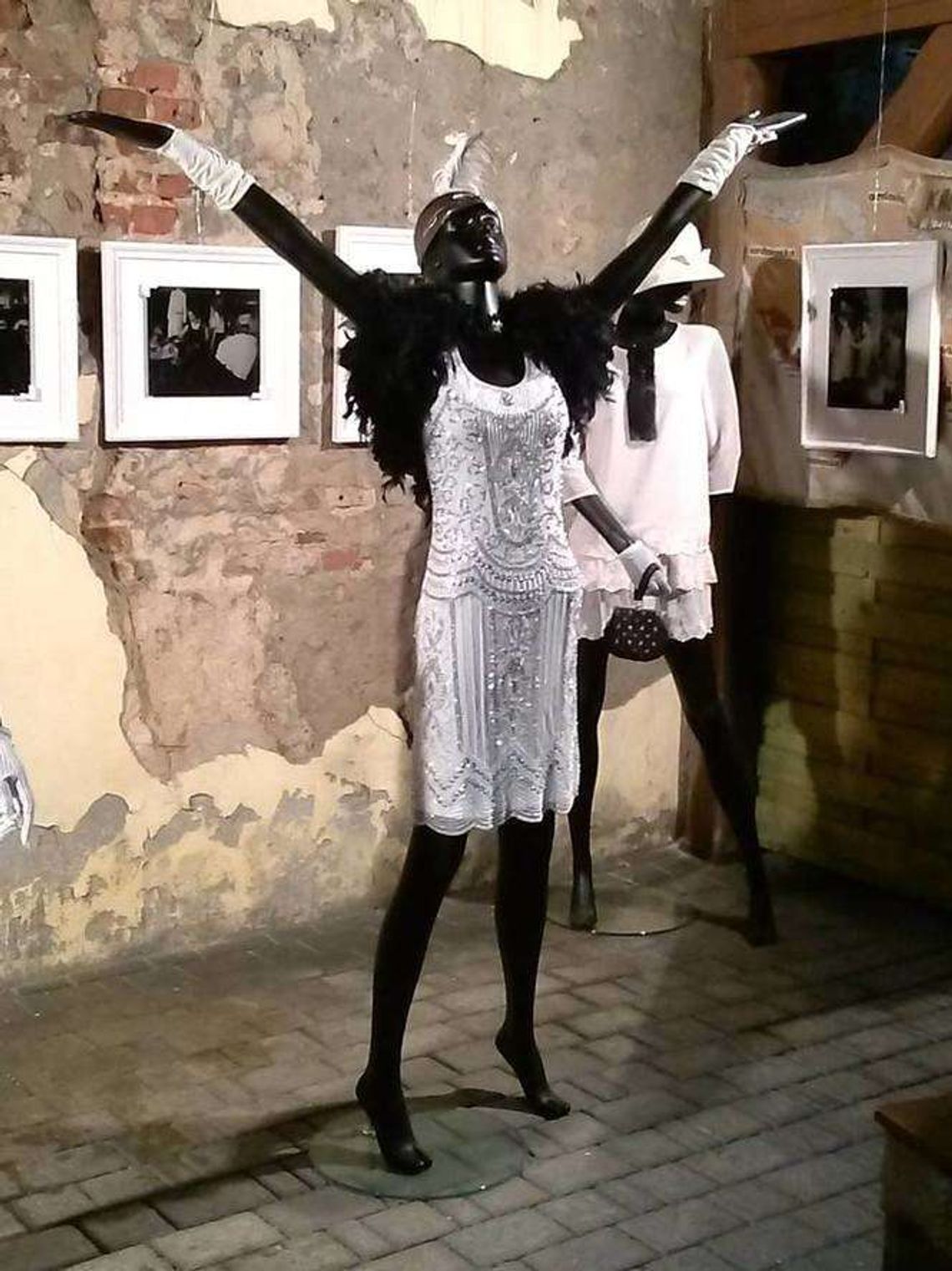 Wystawa poświęcona modzie lat 20-tych