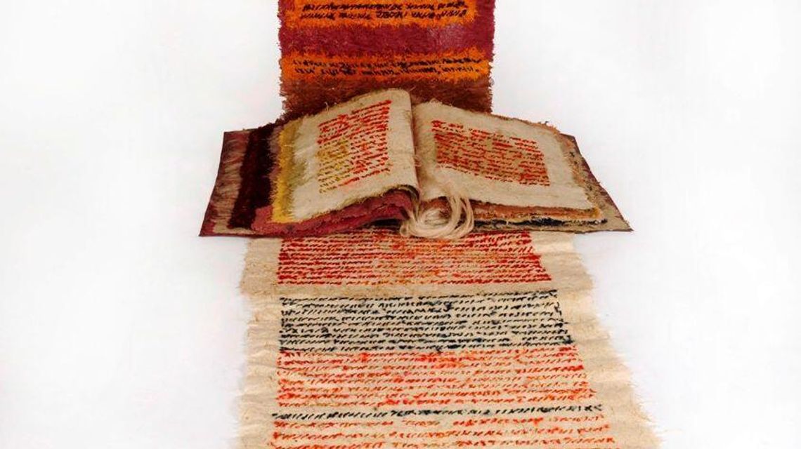 Wystawa prac z papieru czerpanego