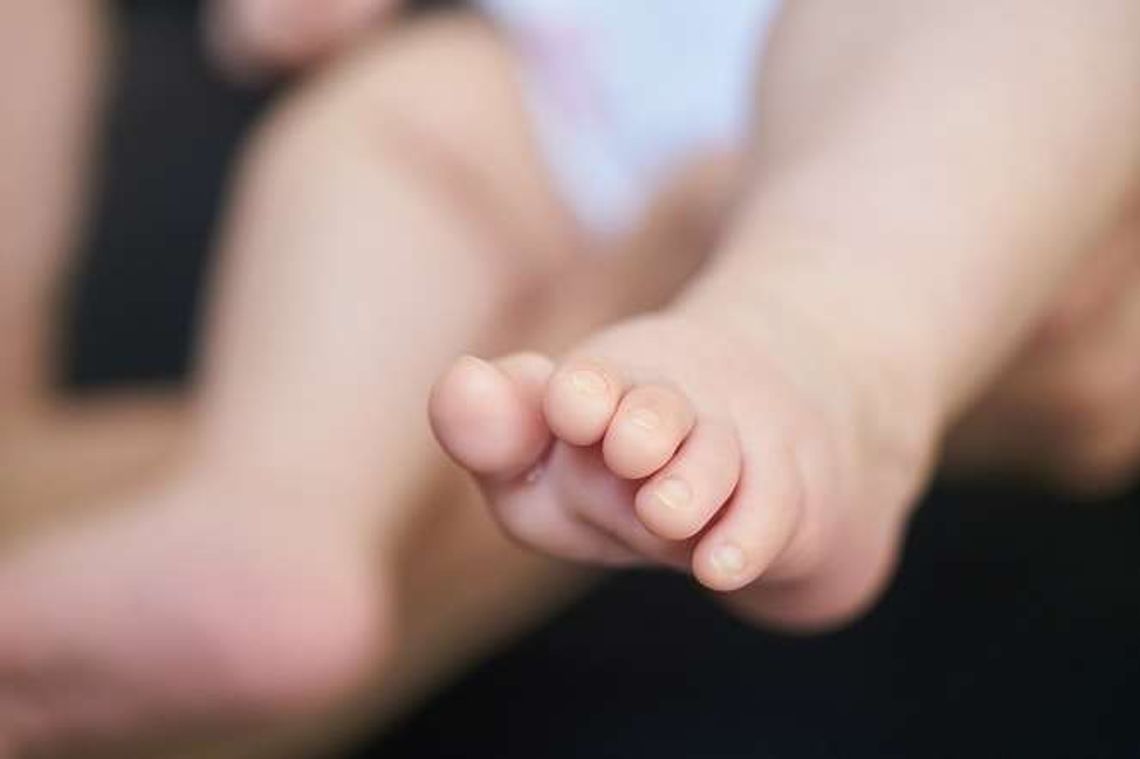 Wystawili dziecko na sprzedaż. Padła konkretna cena, znaleźli się kupcy