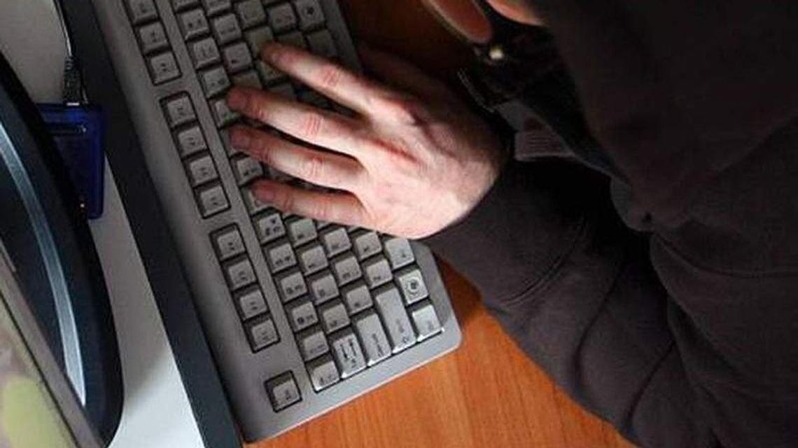 Wysyłali intymne zdjęcia i prowadzili czaty video… potem byli szantażowani Wysyłali intymne zdjęcia i prowadzili czaty video… potem byli szantażowani