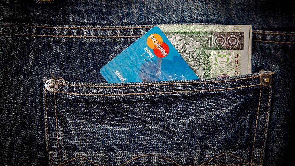 Wyszedł drzwiami, wrócił oknem, a pieniądze zniknęły Wyszedł drzwiami, wrócił oknem, a pieniądze zniknęły