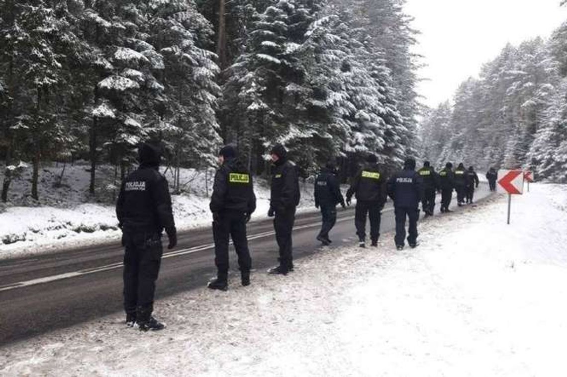 Wyszedł w klapkach i dresie, do tej pory nie wrócił. Ponad 100 osób szuka 79-latka