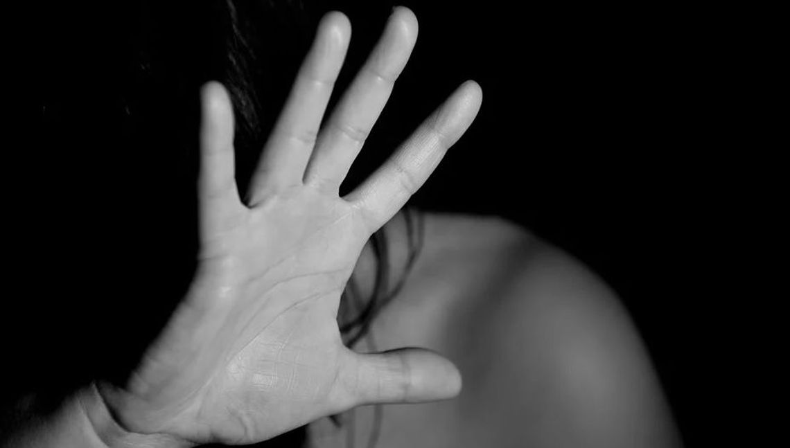 Wyszedł z więzienia i złamał sądowy zakaz. Groził swojej sąsiadce śmiercią Wyszedł z więzienia i złamał sądowy zakaz. Groził swojej sąsiadce śmiercią