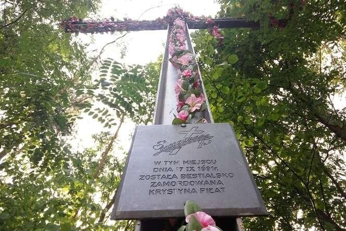 Wyszła w pole, została bestialsko zamordowana. Zabójca wrócił po 25 latach