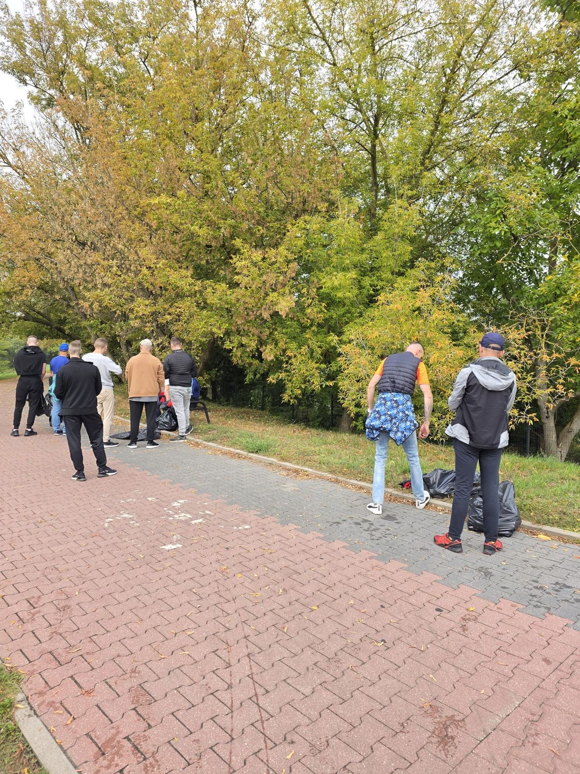 Wyszli zza krat i sprzątali Lublin. Ponad 20 osadzonych wzięło udział w akcji Wyszli zza krat i sprzątali Lublin. Ponad 20 osadzonych wzięło udział w akcji