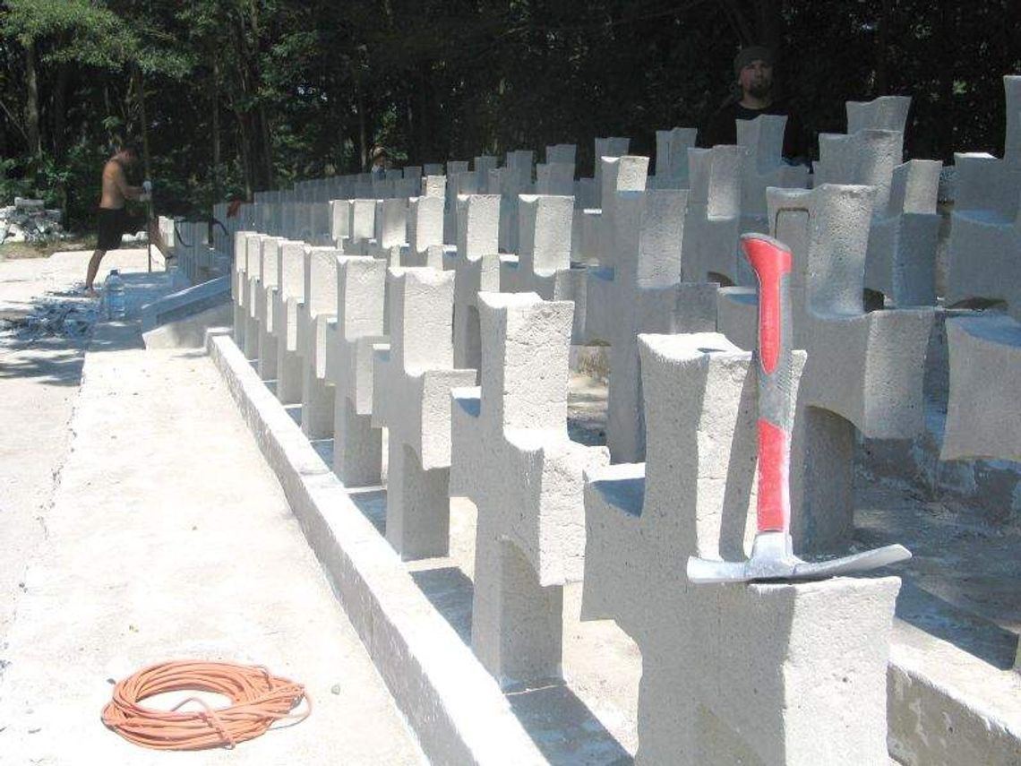 Wytyczno: Kopiec, cmentarz i pomnik cieni