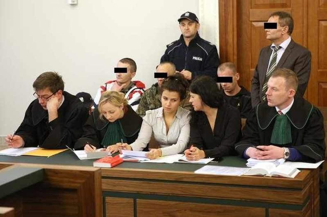 Wywieźli go do lasu i kazali kopać dół. 3 lata więzienia za torturowanie sąsiada Wywieźli go do lasu i kazali kopać dół. 3 lata więzienia za torturowanie sąsiada