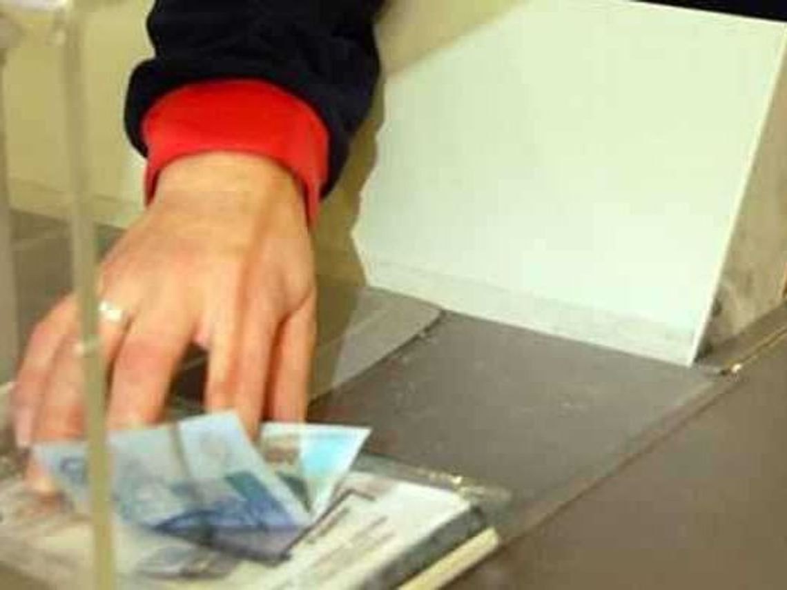 Wyznania kasjerów: Klienci taktują nas, jak bezmózgi i cyborgi