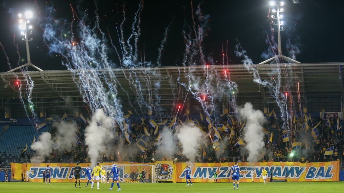 Wyższe ceny biletów za przekleństwa i race, czyli Motor ostrzega swoich kibiców