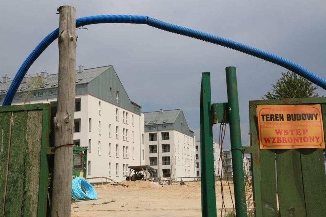 Wzięli kredyty, kupili mieszkania i czekają. Deweloper dokończy budowę? Wzięli kredyty, kupili mieszkania i czekają. Deweloper dokończy budowę?