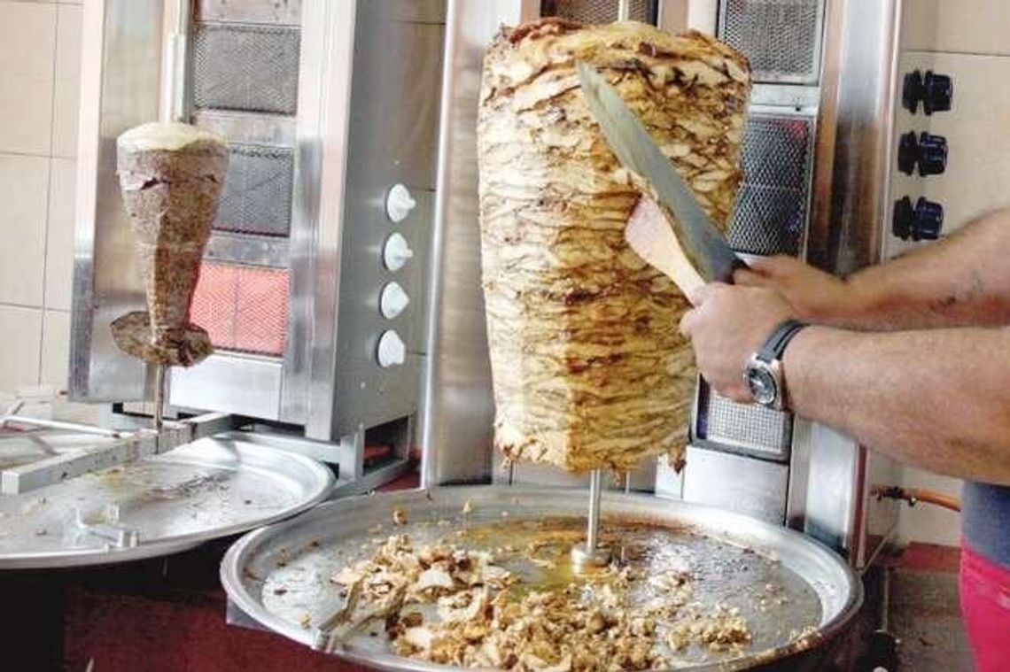 Wzmożone kontrole policji m.in. w okolicy kebabów? Wniosek radnego PiS. "Dmuchać na zimne"