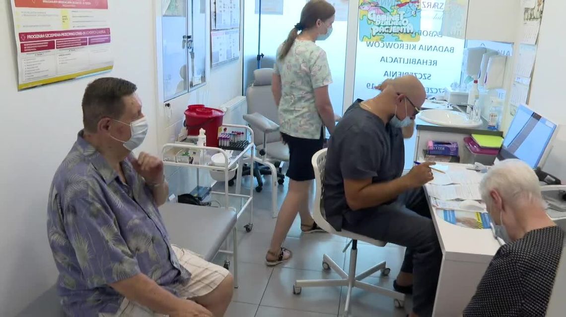 Wzrasta zainteresowanie szczepieniami przeciwko COVID-19. Czwarta dawka dla osób powyżej 60. roku życia Wzrasta zainteresowanie szczepieniami przeciwko COVID-19. Czwarta dawka dla osób powyżej 60. roku życia