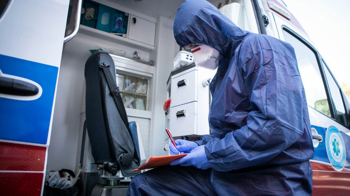 Wzrost liczby dziennych zakażeń koronawirusem w Polsce. Zmarły 63 osoby