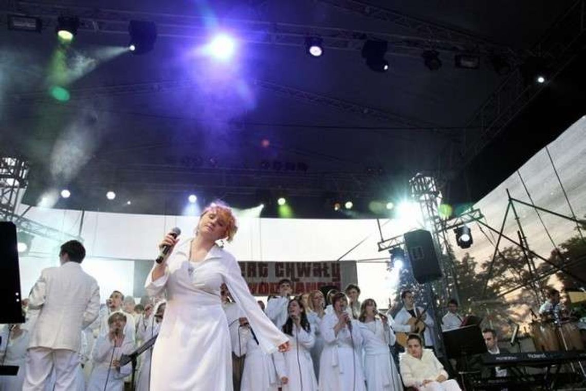 XIV Koncert Chwały w Lublinie. Tym razem przed archikatedrą