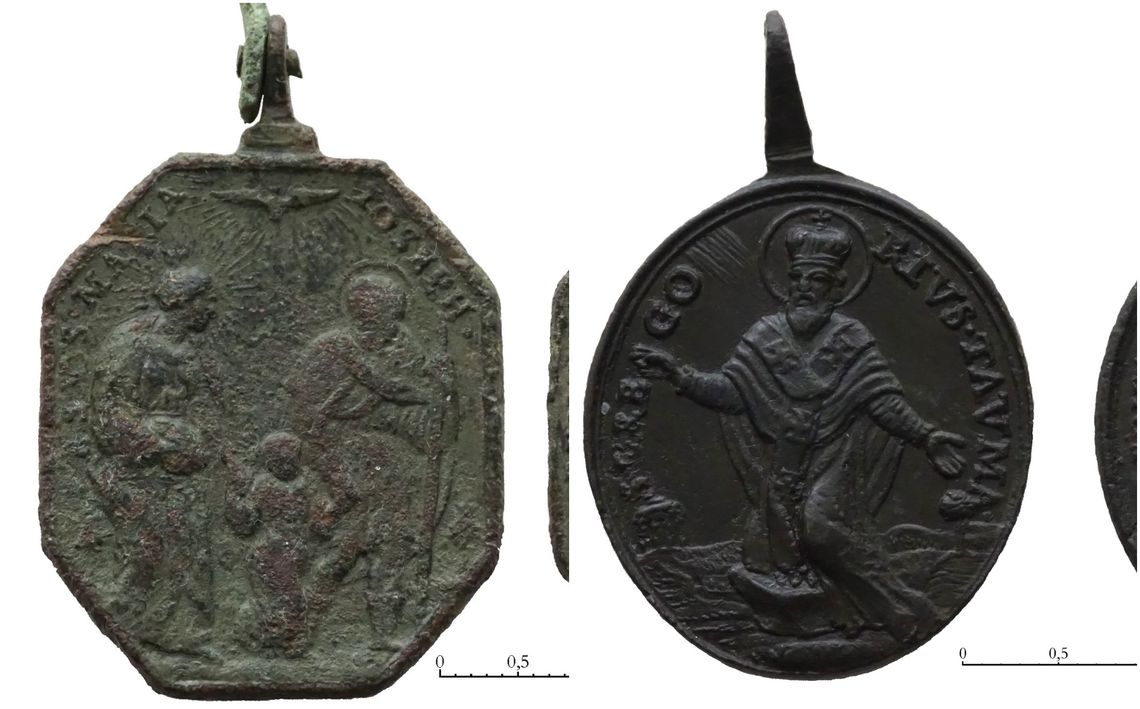 XVIII-wieczne medaliki znalezione w Niedrzwicy Dużej