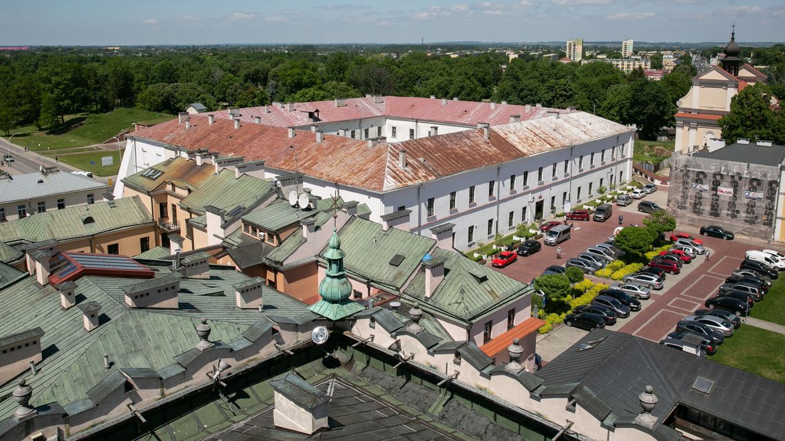 Z akademii do pałacu. Liceum im. Jana Zamoyskiego zmienia siedzibę Z akademii do pałacu. Liceum im. Jana Zamoyskiego zmienia siedzibę