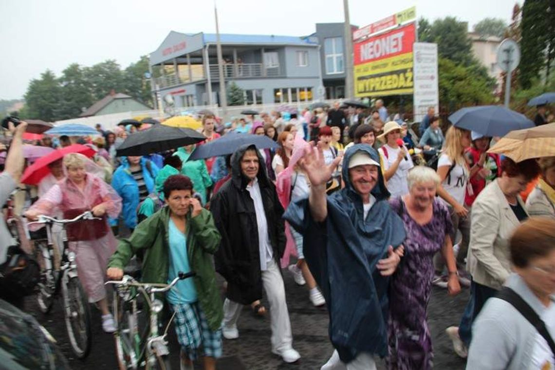 Z bialskiego deszczu pod Jasną Górę. Ruszyła pielgrzymka Z bialskiego deszczu pod Jasną Górę. Ruszyła pielgrzymka