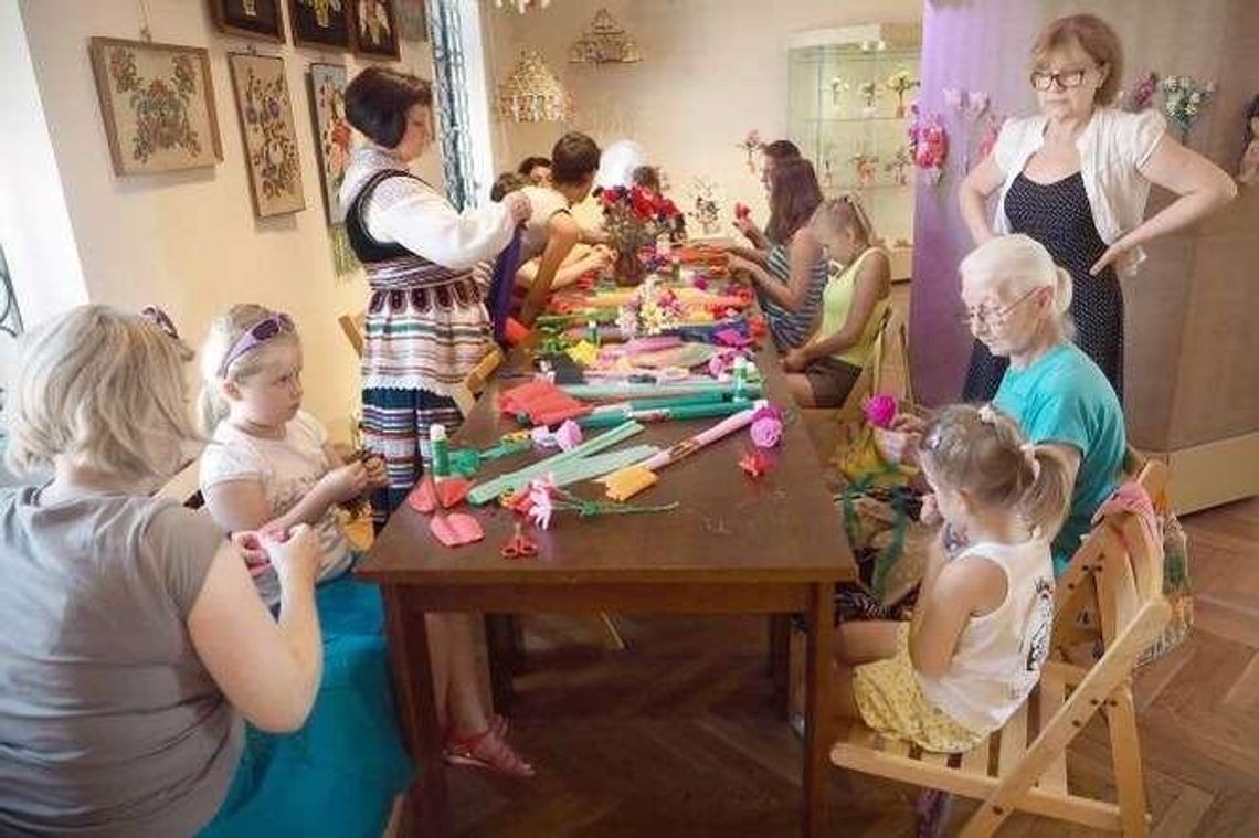 Z bibułą na zamku, czyli jak ozdobić mieszkanie (zdjęcia)