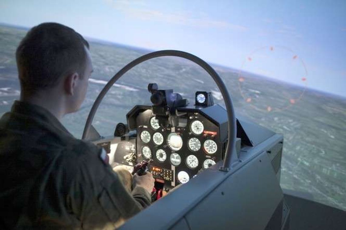 Z Dęblina na cywilne wieże