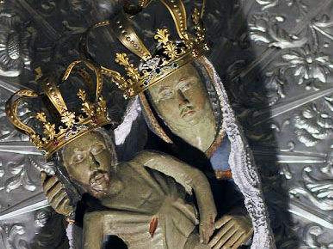 Z figur Matki Bożej i Jezusa spadły korony. Dominikanie: to znak
