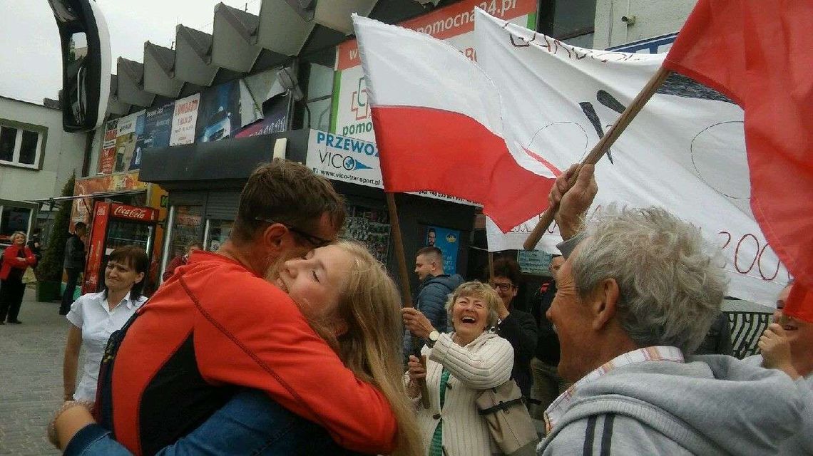 Z Garbowa do Rzymu. Na rowerze przejechał ponad 2 tys. km. Gorące przywitanie na dworcu Z Garbowa do Rzymu. Na rowerze przejechał ponad 2 tys. km. Gorące przywitanie na dworcu
