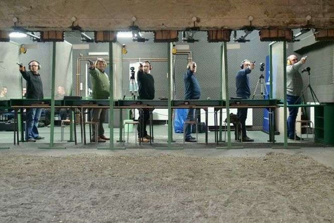 Z hukiem przypominają o bohaterach. Zawody strzeleckie w Lublinie [zdjęcia]