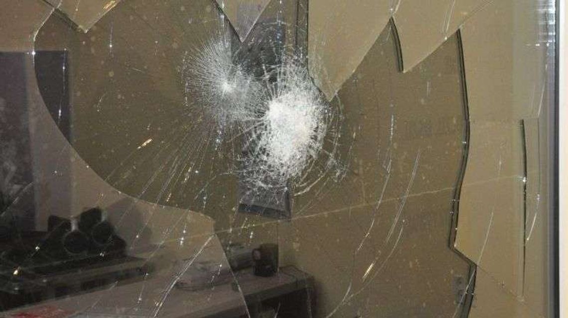 Z kijem bejsbolowym chodził po mieście i wybijał szyby. Jak się tłumaczył? 