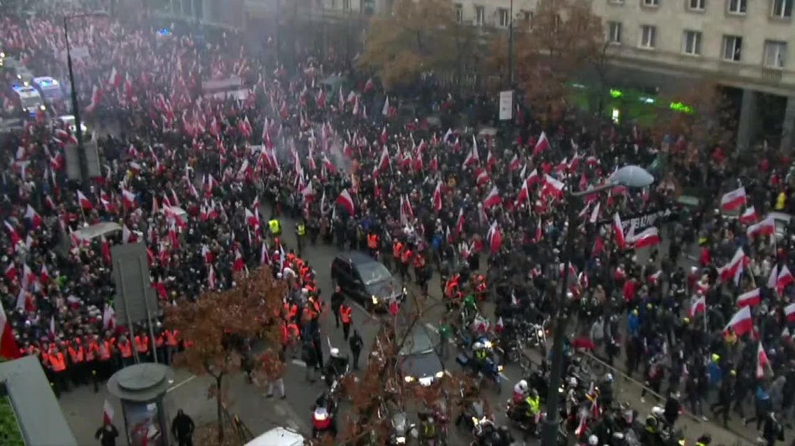 Z kim bili się uczestnicy Marszu Niepodległości? Policja mówi, że żadnej Antify nie było Z kim bili się uczestnicy Marszu Niepodległości? Policja mówi, że żadnej Antify nie było