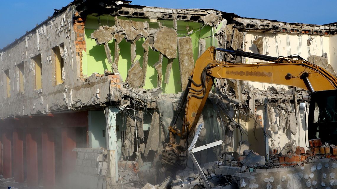 Z komendy straży pożarnej w Puławach już niewiele zostało [zdjęcia, wideo]