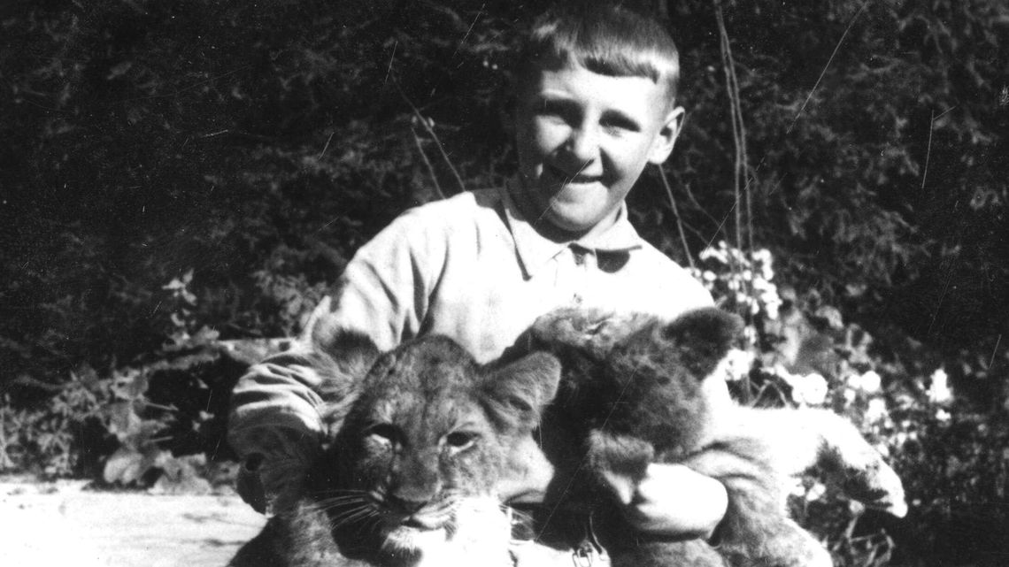 Z lwem pod pachą. Tak kiedyś wyglądało zoo w Zamościu Z lwem pod pachą. Tak kiedyś wyglądało zoo w Zamościu