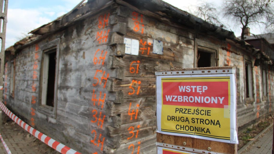 Z miejskiego krajobrazu znika najstarszy drewniany dom. Jego historia poruszyła mieszkańców 