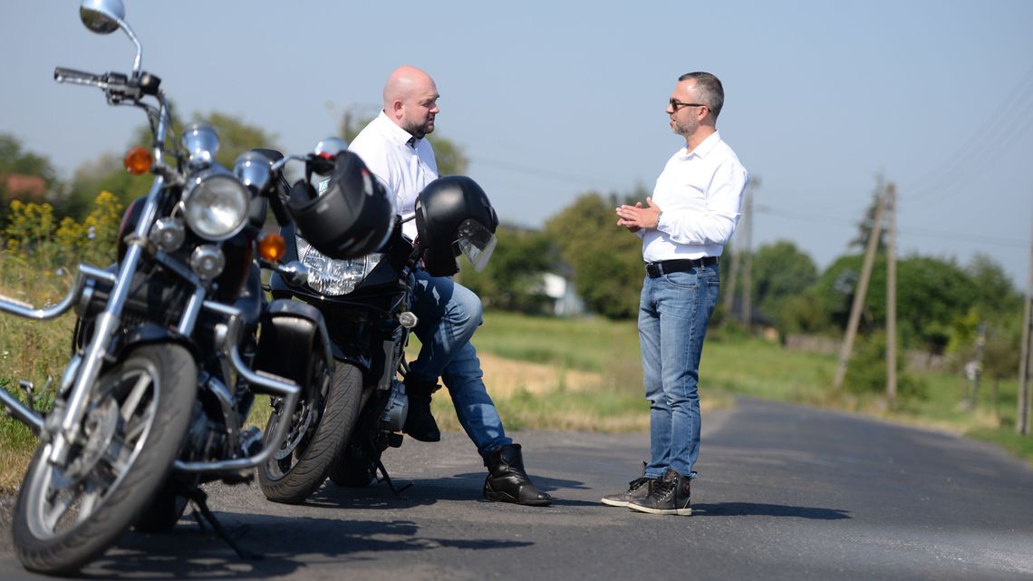 "Z motocykla zdecydowanie lepiej widać". Starosta i wicestarosta pojechali jednośladami na przegląd dróg