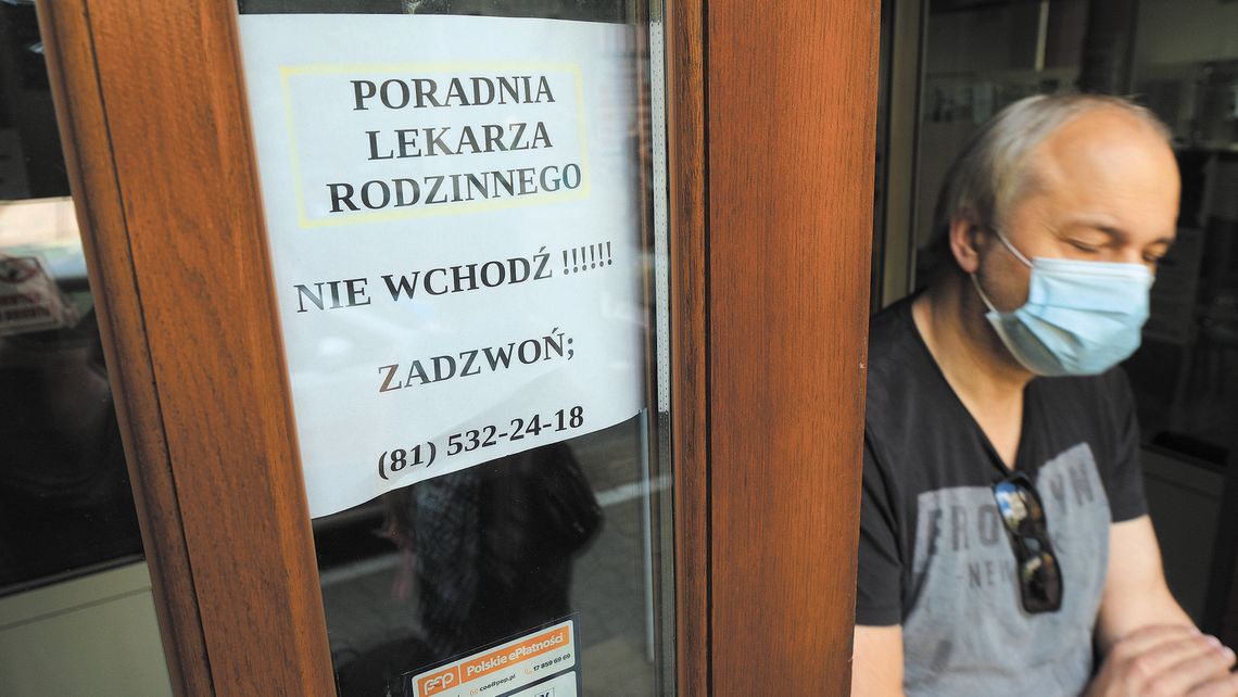 Z objawami zakażenia koronawirusem pacjent przyjdzie do przychodni. Nowa strategia