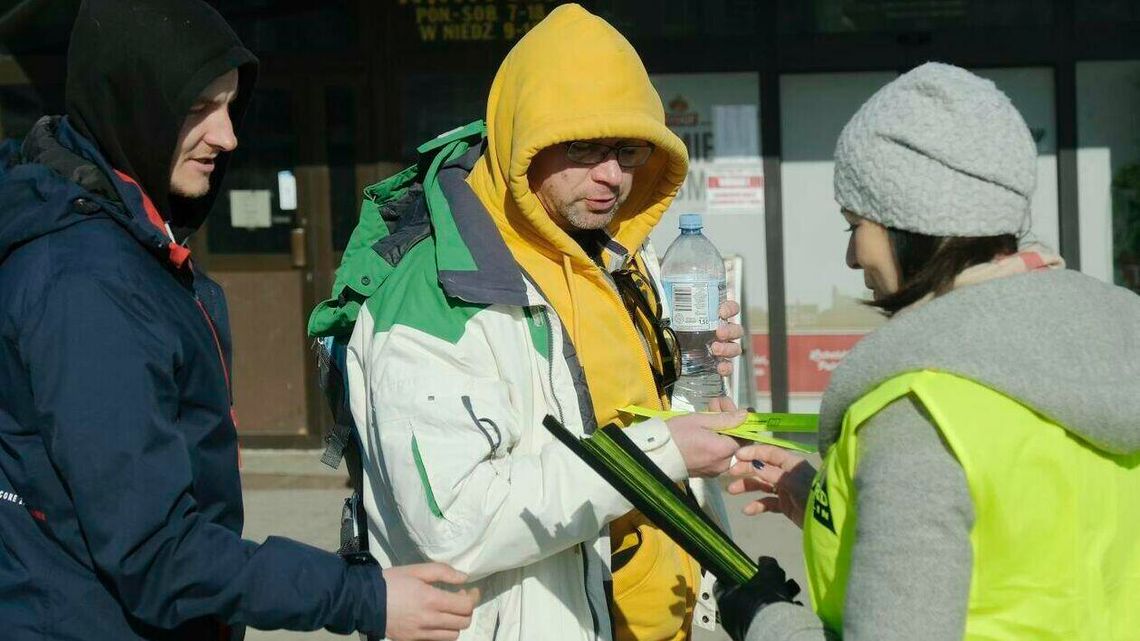 Z okazji Walentynek będą rozdawali odblaski. Tu ich dzisiaj znajdziecie Z okazji Walentynek będą rozdawali odblaski. Tu ich dzisiaj znajdziecie