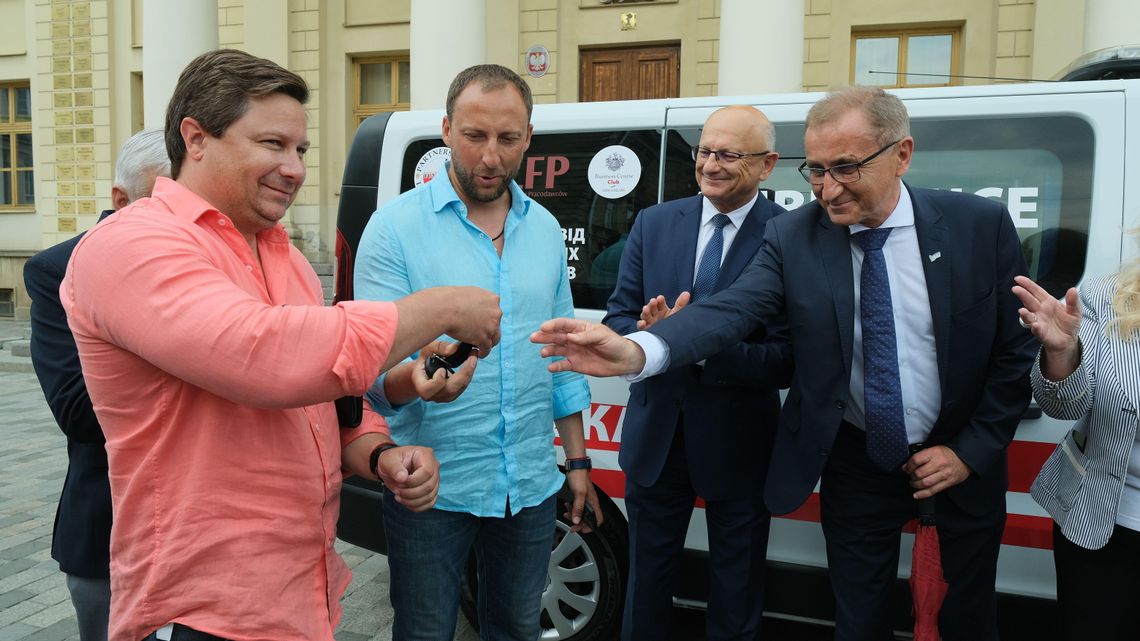 Z Paryża przez Lublin karetka dojedzie do Charkowa