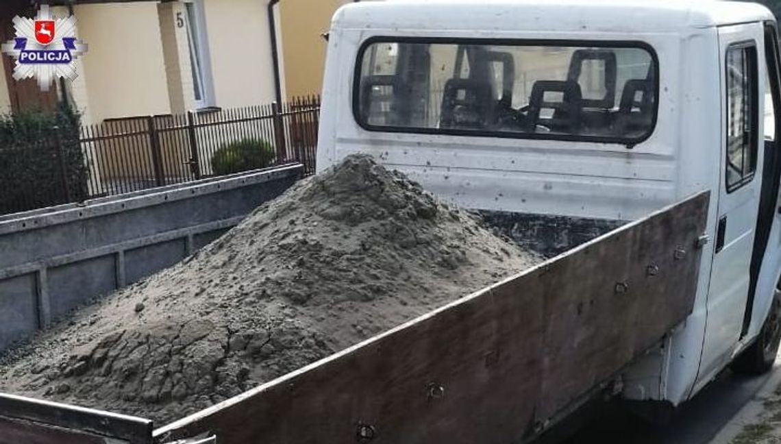 Z piachem na budowę, ale bez opony. Jak zareagował kierowca? Z piachem na budowę, ale bez opony. Jak zareagował kierowca?