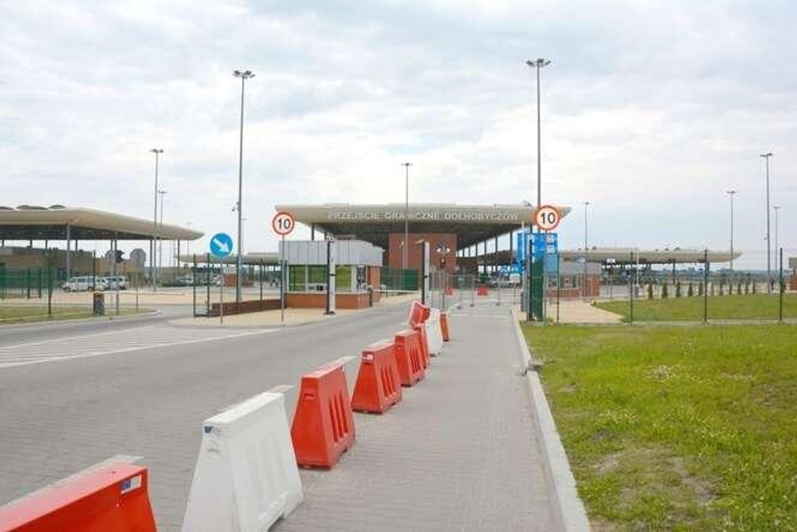 Z pieszego przejścia granicznego skorzystało 331 tys. osób. Ale je zamykają