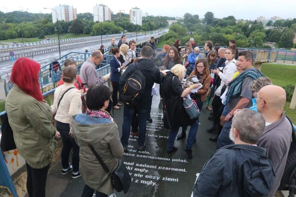 Z poetą przez miasto, czyli Spacer z Czechowiczem (fotogaleria)