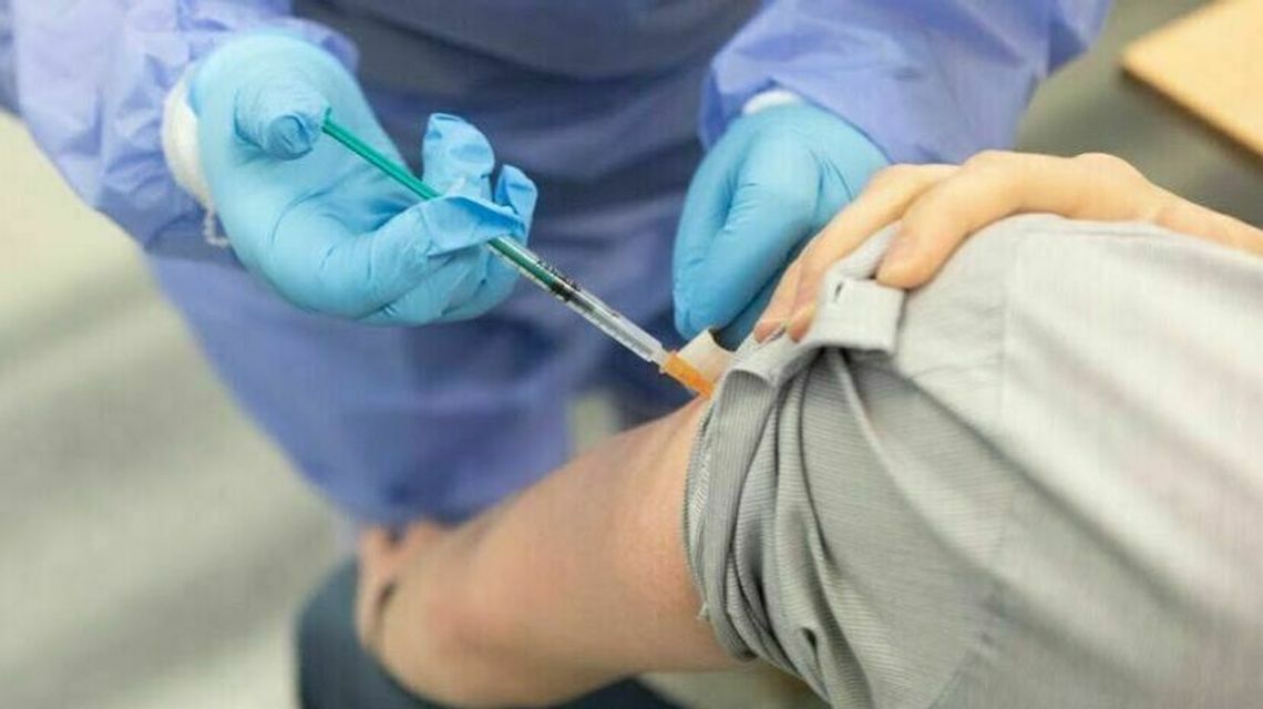 Z problemami, ale bezpłatne szczepienia na COVID-19 rozpoczynają się zgodnie z planem