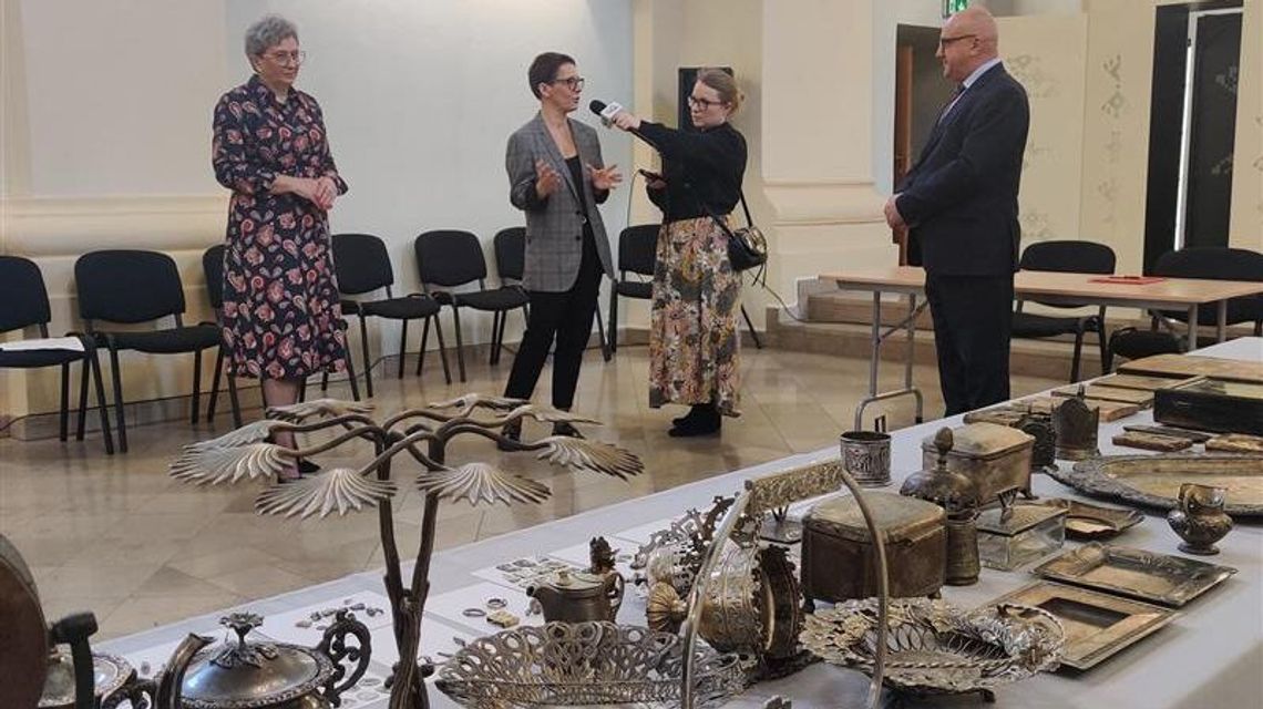 Z przemytu na wystawę. Dar celników dla muzealników