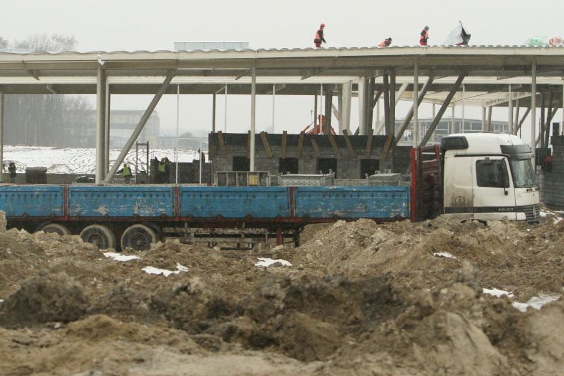 Z PZL-Świdnik na pas startowy nowego lotniska 