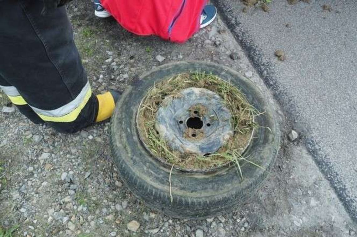 Z samochodu odpadło koło. Rowerzysta poważnie ranny