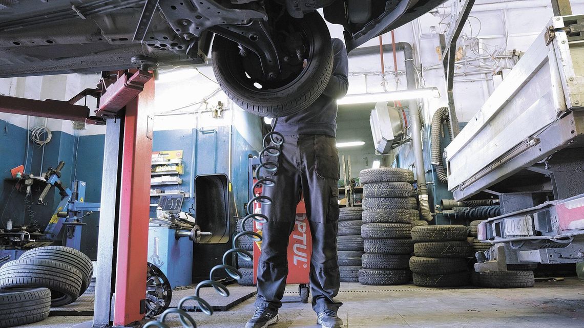 Z samochodu zrezygnować najłatwiej. "Wiele osób może przesiąść się z tego powodu do komunikacji miejskiej"