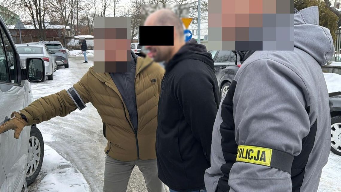Z tasakiem i łomem na policjantów. Podejrzani o kradzież porsche zatrzymani