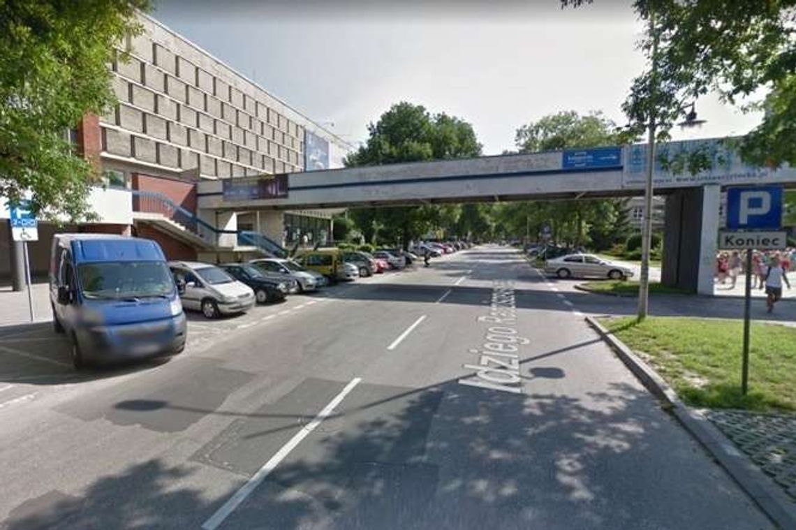 Z tej kładki od lat nikt nie korzysta. Rozbiórka będzie sporo kosztować